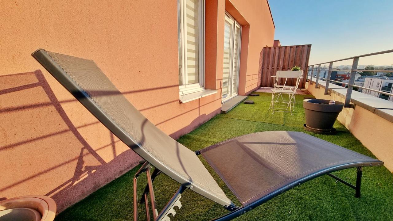Le Smart - Parking - Terrasse - Wifi - Mulhouse - Relax Bnb Pfastatt Bagian luar foto