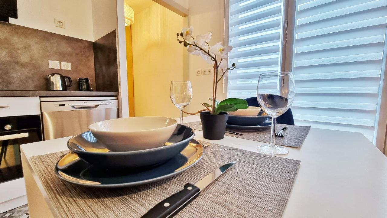 Le Smart - Parking - Terrasse - Wifi - Mulhouse - Relax Bnb Pfastatt Bagian luar foto