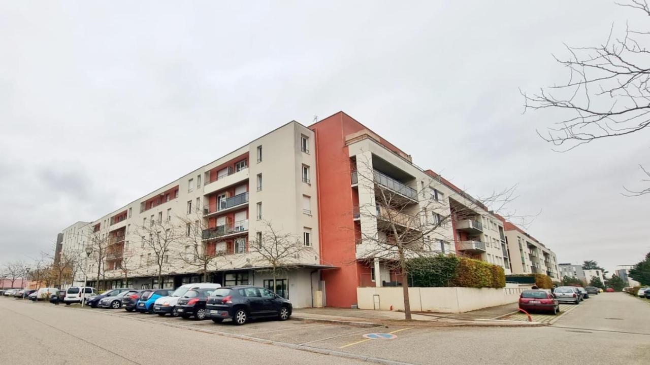 Le Smart - Parking - Terrasse - Wifi - Mulhouse - Relax Bnb Pfastatt Bagian luar foto